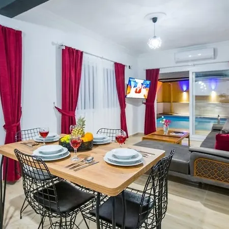 Magic With Private Pool And Jacuzzi Bezirgan