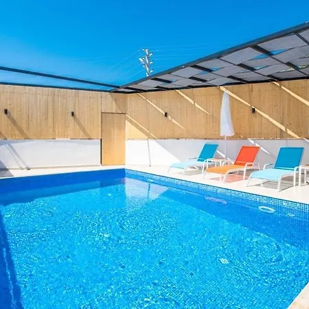 Magic With Private Pool And Jacuzzi Bezirgan